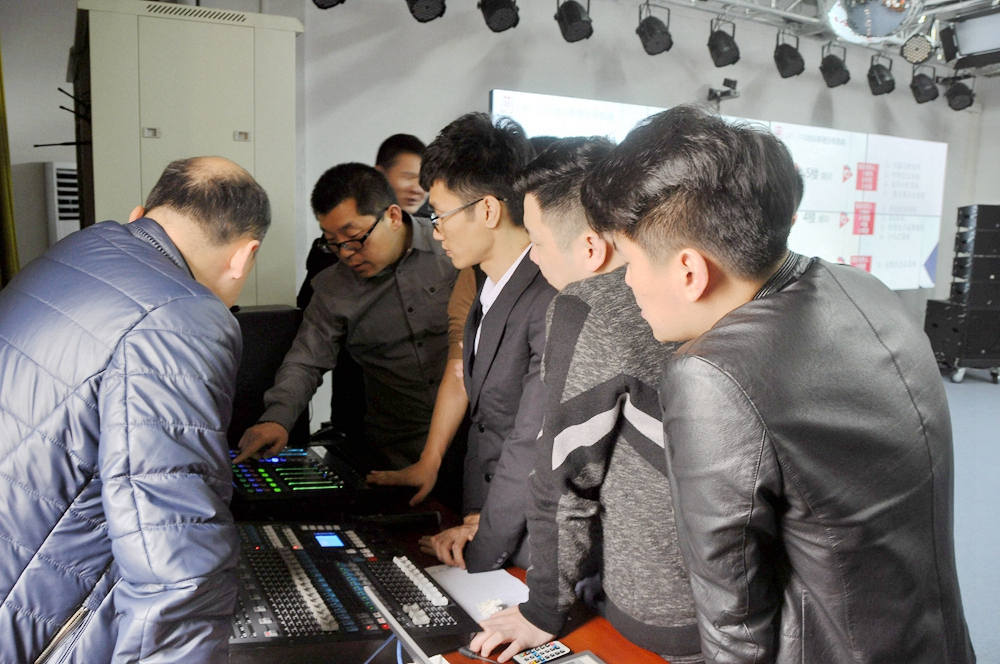 無紙化會議系統|高清混合矩陣|中控系統|專業音響系統